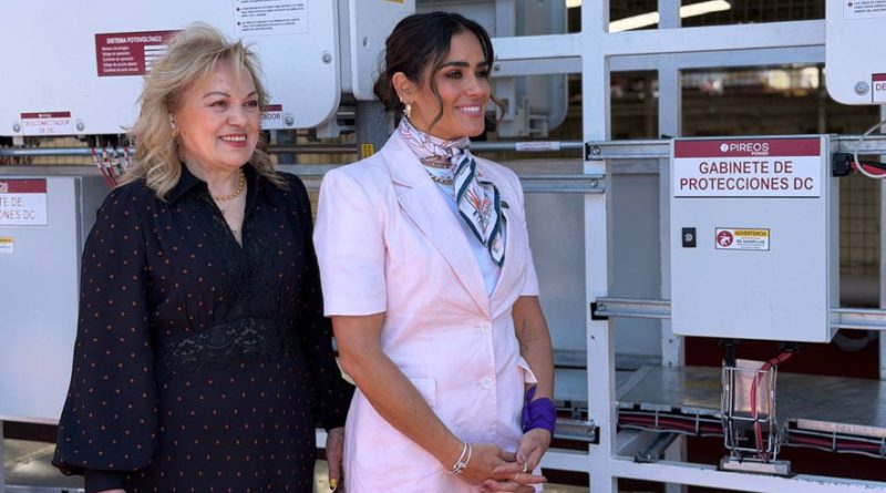 Ale Rojo de la Vega inaugura uno de los sistemas solares más grande de CDMX