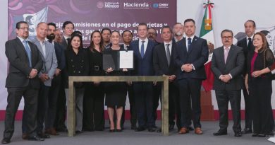 El objetivo es apoyar la economía de las familias mexicanas: Presidenta Claudia Sheinbaum firma acuerdo para reducir comisiones en pagos de gasolina y diésel con tarjetas y vales en gasolineras