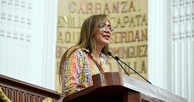 Miriam Saldaña Cháirez, Vicecoordinadora del PT, reconoce a Galardonados en el Congreso Capitalino