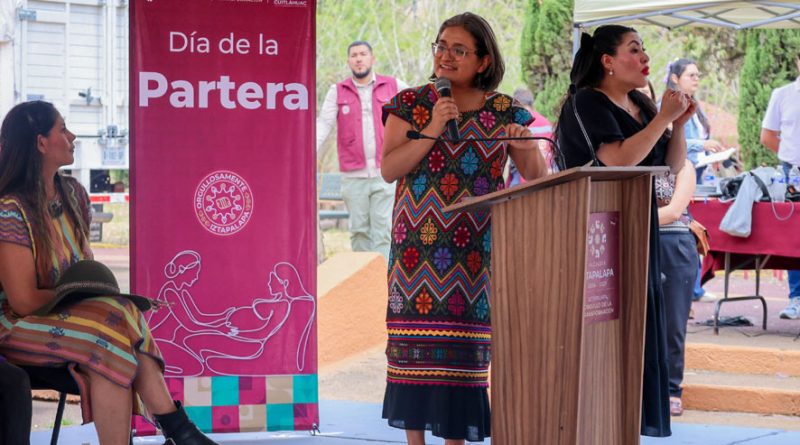 Las parteras deben ser parte del sistema de cuidados, propone alcaldesa de Iztapalapa