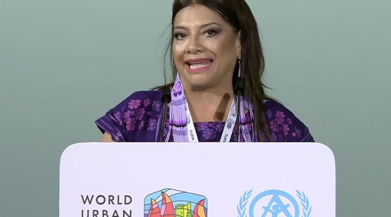 En el foro urbano mundial, que se realiza en Azerbaiyán, Clara Brugada llama a una revolución urbana de los cuidados. «Las mujeres han sostenido el mundo sobre hombros invisibles», señala