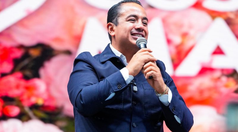 Janecarlo Lozano conquista a 50 mil madres con concierto histórico de Lucero en GAM 