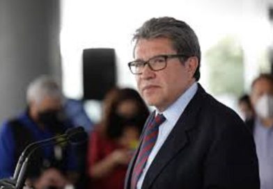 Ricardo Monreal recibe propuesta del Consejo General del INE en materia electoral