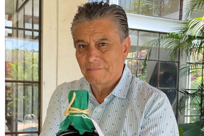 Después de 50 años de pintar, José Luis Bustamante cambia el lenguaje