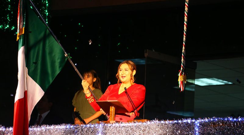 Nancy Núñez encabeza grito de independencia en Azcapotzalco ante explanada llena