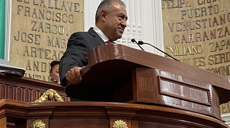 Estudiantes beben participar en discusión de uso de celulares en escuelas
