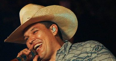 Leandro Ríos pone sabor norteño a los grandes clásicos en “Unas para los Mentados Botes 5”
