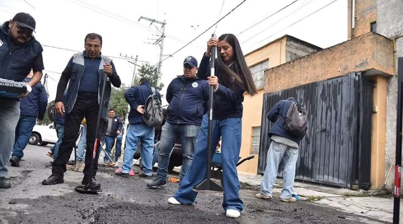 Acción Nacional tapa baches en Tlalpan, acusa omisiones de autoridades locales y resuelve gestiones vecinales